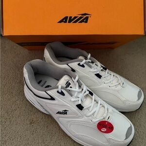 NEW Men’s Avia White Walking/Tennis Shoes Size 10 Wide